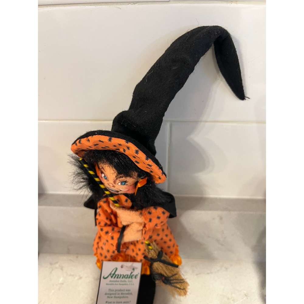 Annalee 2018 Spider Witch 9" Girl Orange Doll Broom Hat Halloween w/ Tag - NEW - Picture 3 of 4